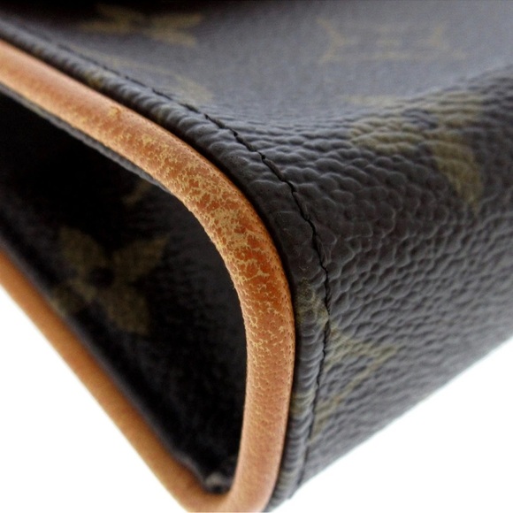 Louis Vuitton Pochette Florentine - Picture 5 of 15